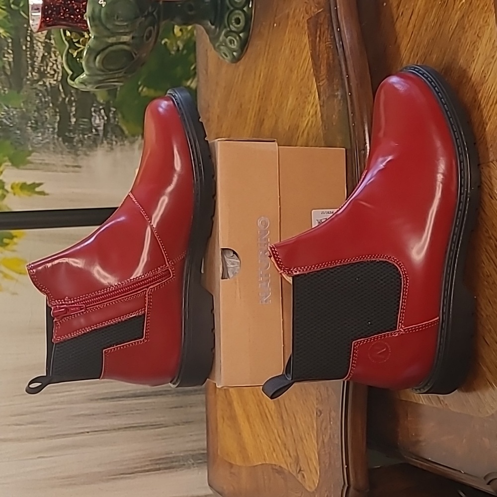 New in box! Naturino Wren 35 Womens 5 burgundy rubber leather ankle boot